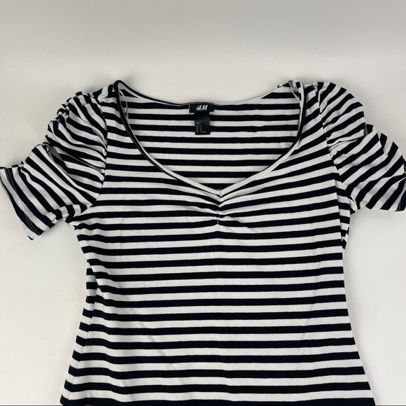 H&M Dress Womens Medium Blue White Striped Round Neck Scrunched Sleeve - Picture 7 of 8